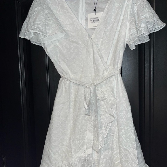 BNWT Jack by BB Dakota Eyelet Cotton Wrap Dress - Picture 4 of 12